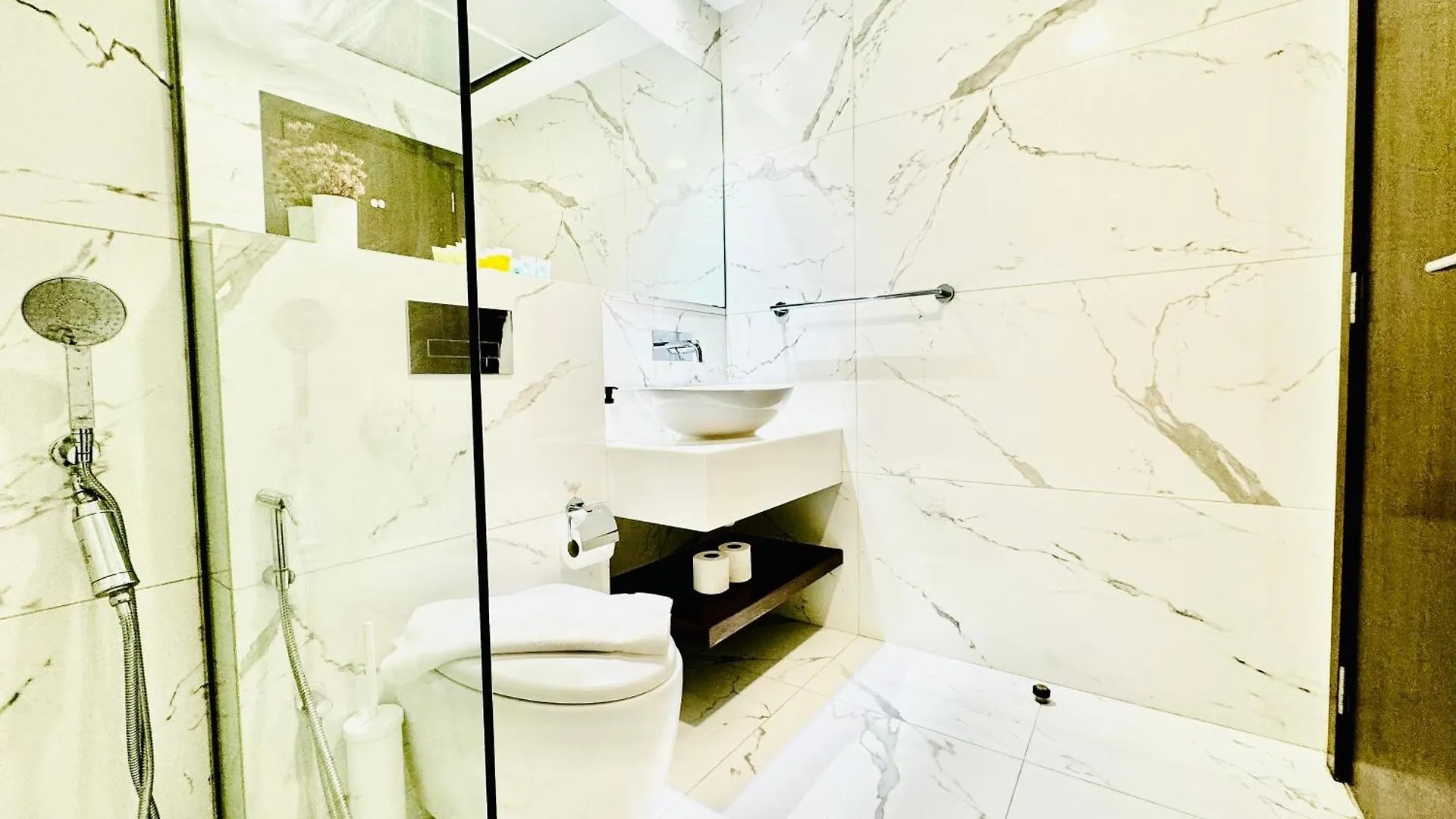 Venduras - Luxury Studio , Hameni Tower, Jvc Dubai Apartment
